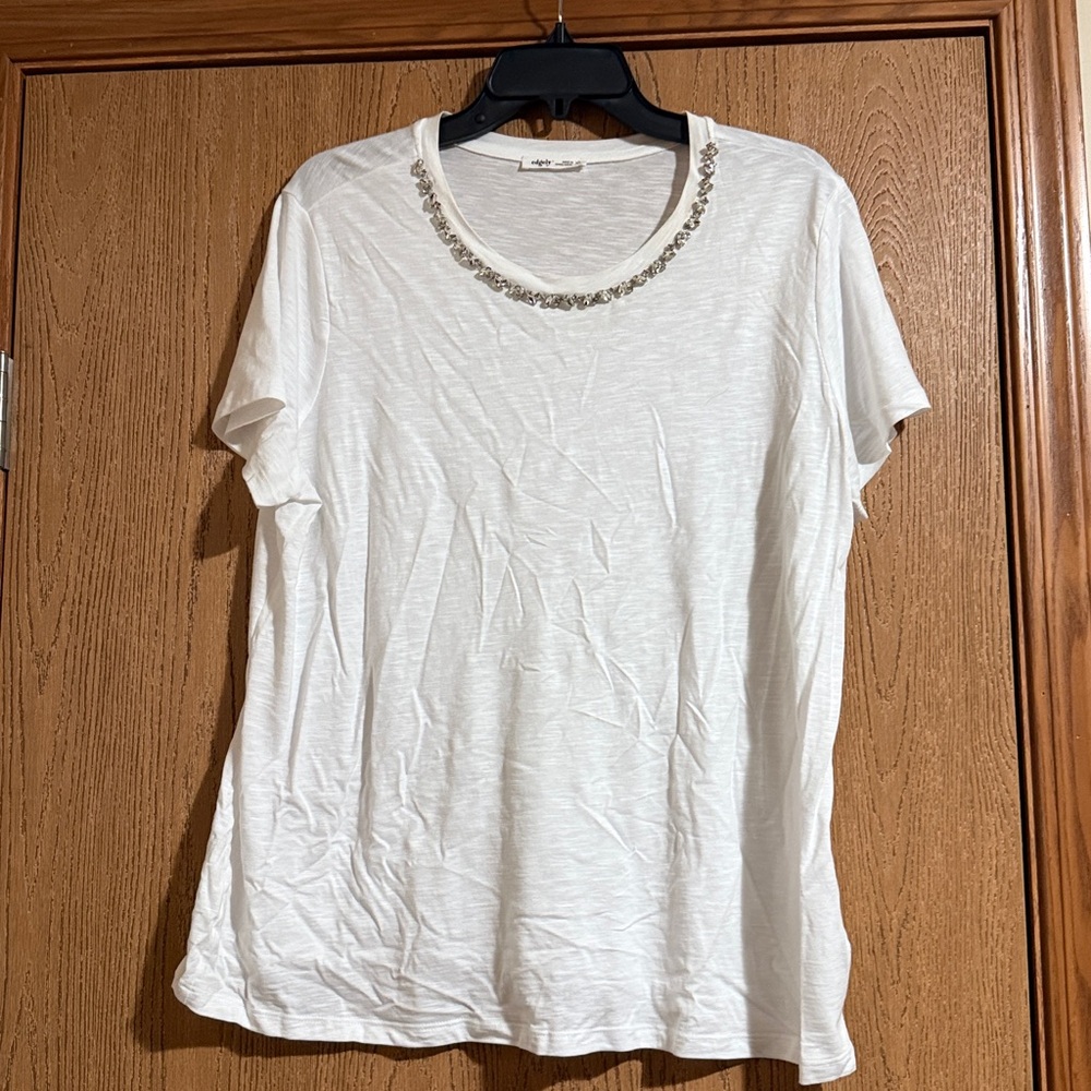 🔥Edgely White Tee with Crystal Neckline